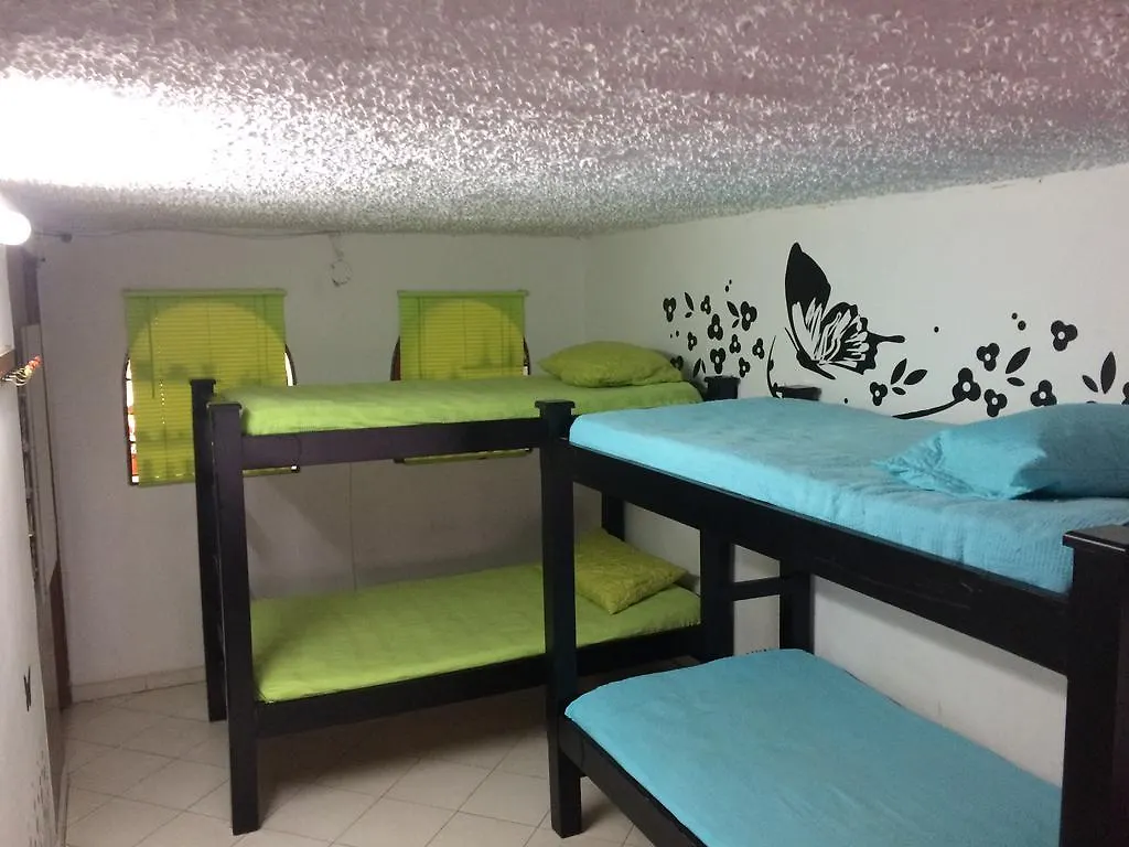 Hostal Monarca Medellín Habitación en casa particular