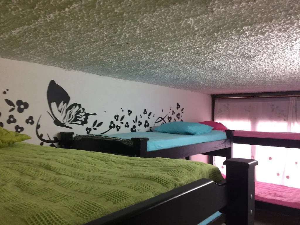 Hostal Monarca Medellín Habitación en casa particular