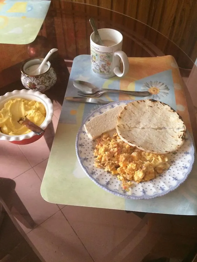Hostal Monarca Medellín Habitación en casa particular
